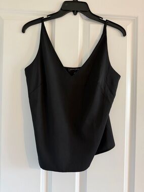 Women’s Banana Republic Black V-Neck Silk Camisole Tank Top. Size Small